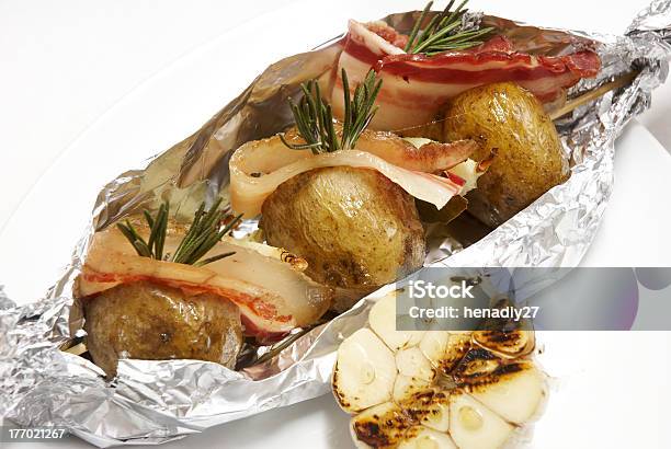Batatas Em Peles - Fotografias de stock e mais imagens de Alimentação Saudável - Alimentação Saudável, Batatas Preparadas, Comida