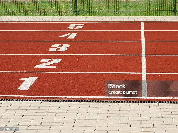 Línea De Inicio Foto de stock y más banco de imágenes de Amateur - Amateur, Atleta - Atletismo, Atleta - Papel social