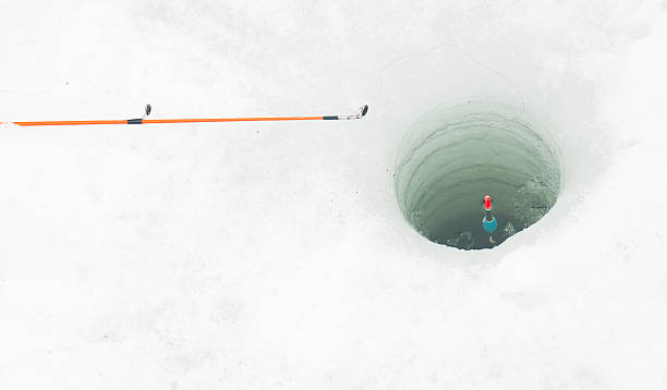 зимняя рыбалка - ice fishing стоковые фото и изображения