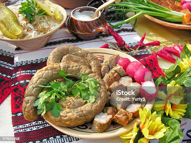 In Ucraina Assortimento Di Cibi Tradizionali - Fotografie stock e altre immagini di Abbondanza - Abbondanza, Carne, Cibi e bevande