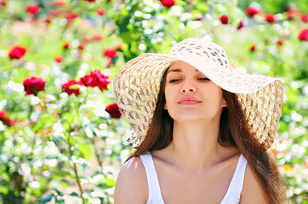 istock Young woman wearing sun hat 177025469