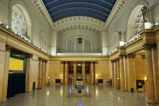 Image of interior of the Union Station in Chicago downtown.
