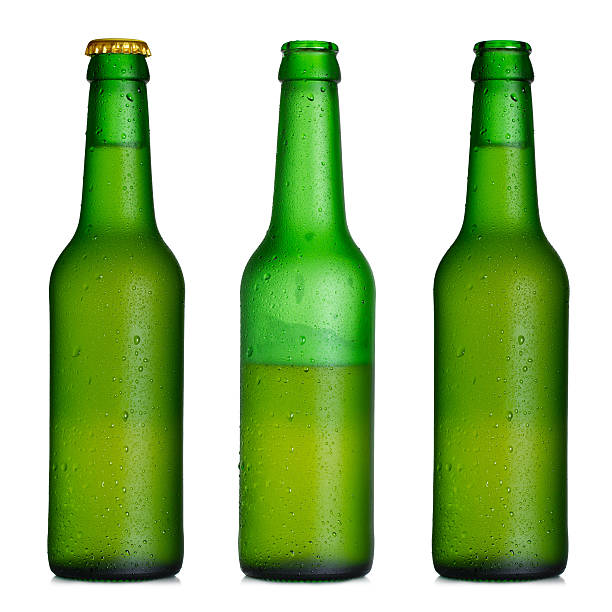 bottiglia di birra chiuso, mezzo pieno e aperto - bottiglia di birra foto e immagini stock