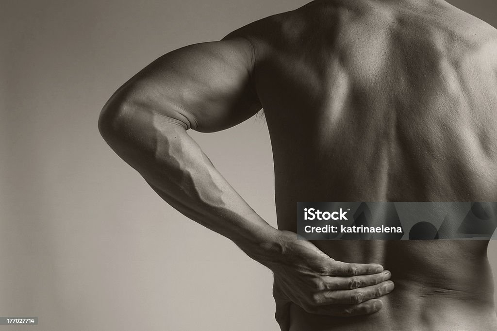 Hombre con la espalda - Foto de stock de Región lumbar libre de derechos