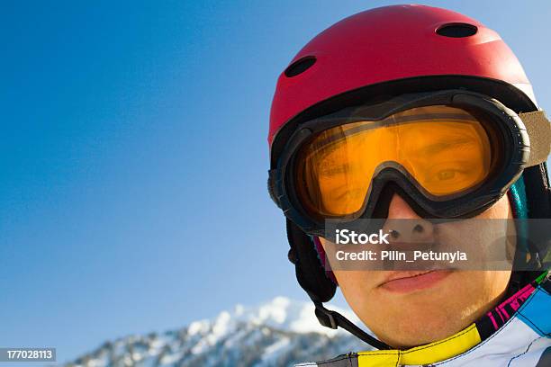 Sport Uomo In Snowy Mountains - Fotografie stock e altre immagini di Adulto - Adulto, Alpi, Alpi Bernesi