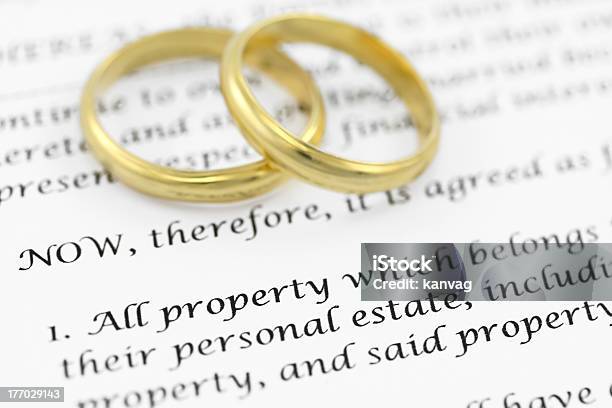 Foto de Prenuptial Premarital Contrato e mais fotos de stock de Prenuptial Agreement - Frase Curta - Prenuptial Agreement - Frase Curta, Contrato, Acordo