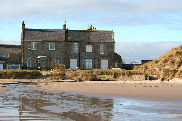 istock Cottages by the beach. 177029329