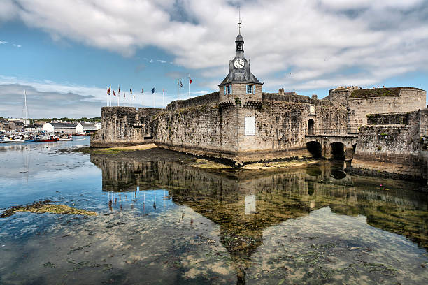 istock Concarneau (Brittany) - Old village with low tide 177030037