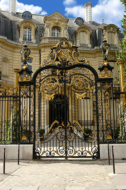 istock Palace with gilt gate on the Champs-Elysees. Paris. 177030435