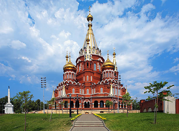 catedral de st. michael de izhevsk, rússia - izhevsk - fotografias e filmes do acervo