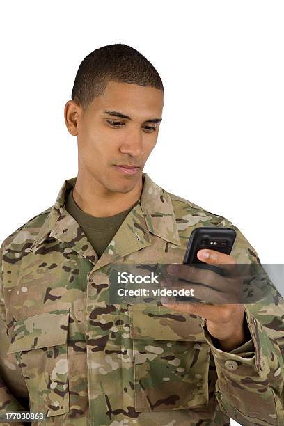 African American Militärische Mann Sms Stockfoto und mehr Bilder von Handy - Handy, Militär, Afrikanischer Abstammung
