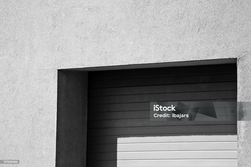 Minimaliste portes de garage, l'architecture du détail, noir et blanc - Photo de Abstrait libre de droits