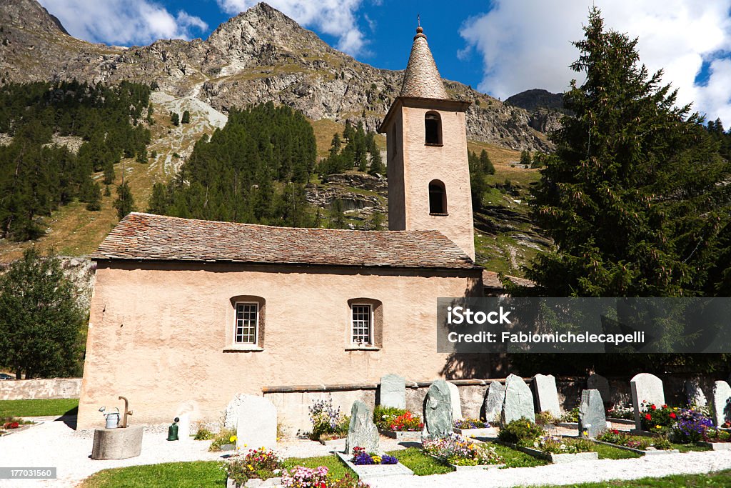 Chiesa e Cimitero - Foto stock royalty-free di Sils Maria