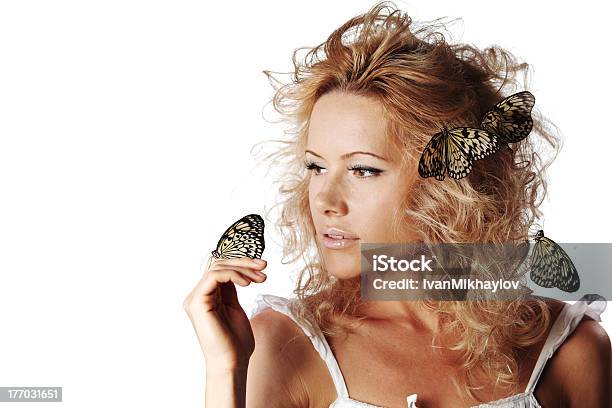 Frau Und Schmetterling Stockfoto und mehr Bilder von Attraktive Frau - Attraktive Frau, Blondes Haar, Bunt - Farbton