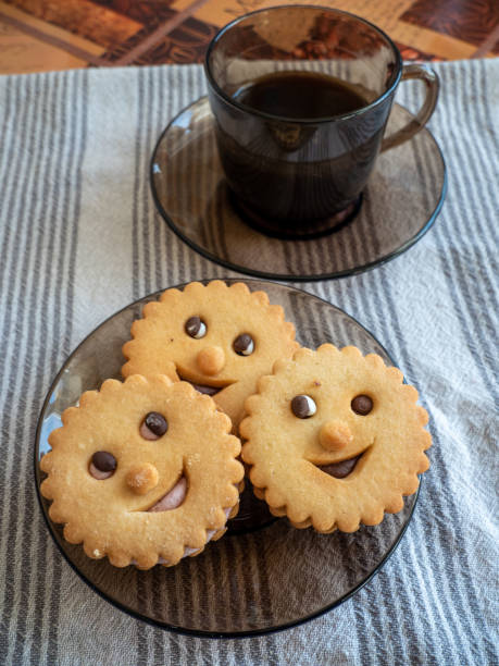 재미 있은 쿠키와 커피 한잔, 아침 식사 개념 - biscotti cookie morning temptation 뉴스 사진 이미지