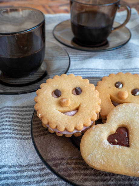재미 있은 쿠키와 커피 한잔, 아침 식사 개념 - biscotti cookie morning temptation 뉴스 사진 이미지