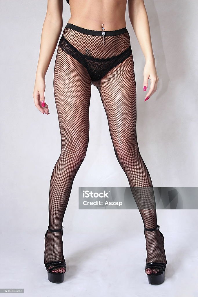 Quente sexy pernas em preto e salto alto, meia-calça - Foto de stock de Abdome royalty-free