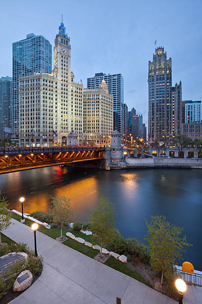 istock A view of the Chicago riverside with a bridge and skyscraper 177035661