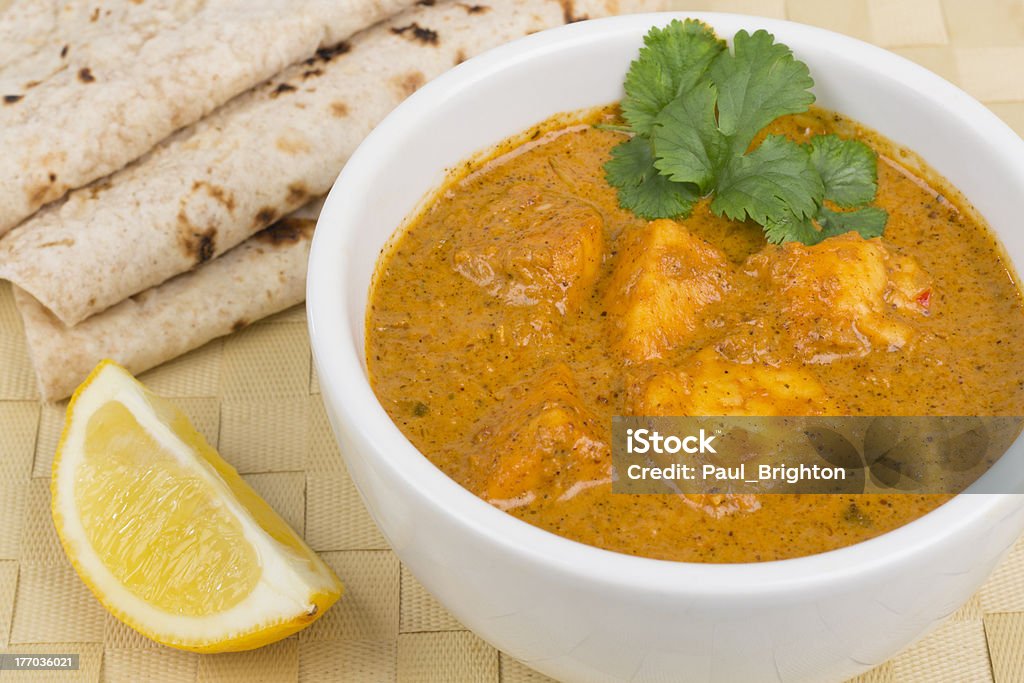 Paneer Makhani Shahi Paneer / Paneer Butter Masala - Indian curd cheese curry served with chapatis and a wedge of lemon. Asia Stock Photo