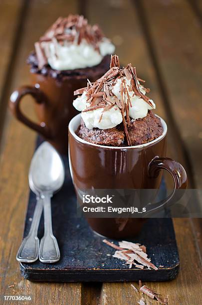 Foto de Bolo De Chocolate e mais fotos de stock de Amor - Amor, Assar, Bolinho