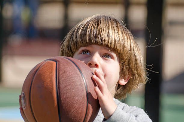 istock aiming the basketball 177036197