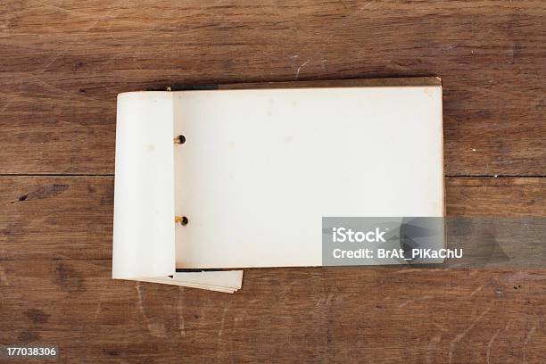 Vintage Notebook Auf Hölzernen Hintergrund Stockfoto und mehr Bilder von Altertümlich