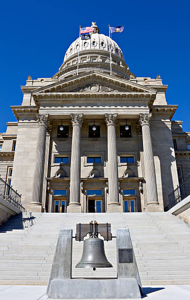 devi salire gradini dell'edificio state capital - idaho state capitol foto e immagini stock