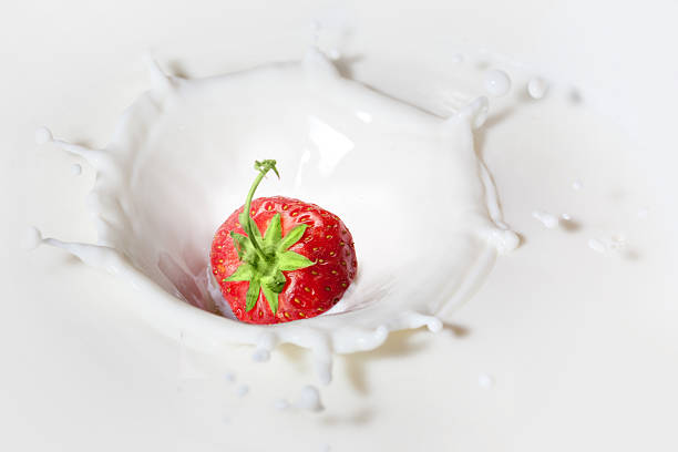 istock Strawberry dropped into milk with splash 177039558