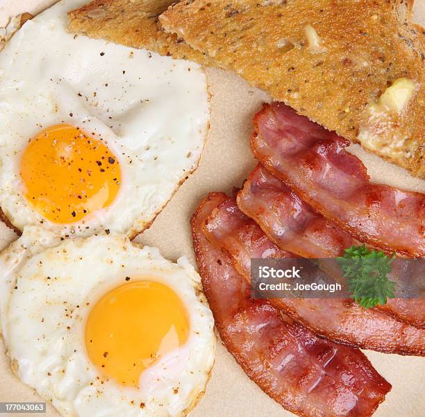 Tocino Huevos Foto de stock y más banco de imágenes de Alimento - Alimento, Alimentos cocinados, Comidas y bebidas