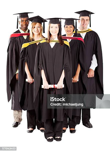 Grupo De Diversos Graduados Retrato De Cuerpo Entero Foto de stock y más banco de imágenes de Graduación