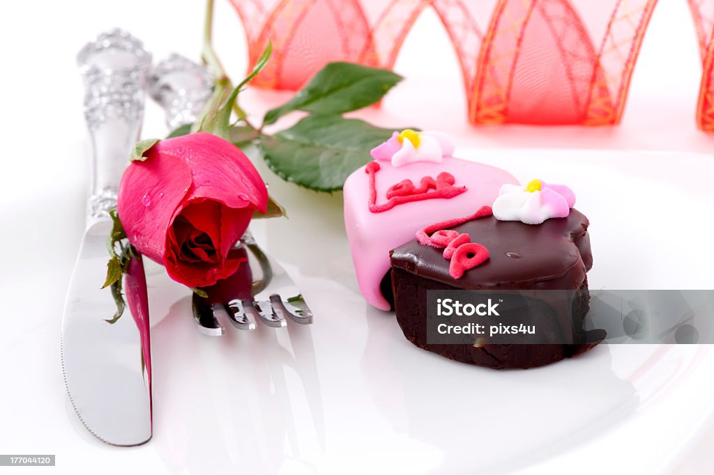Chocolate em formato de coração com rose - Foto de stock de Amor royalty-free