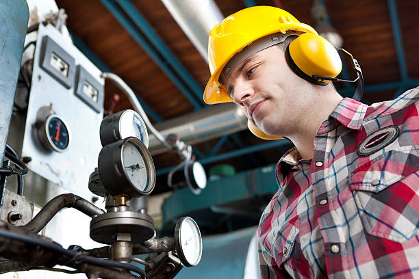 engenheiro a trabalhar - pressure gauge audio imagens e fotografias de stock