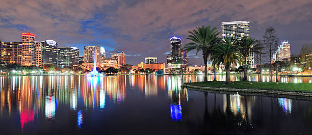 panorama de nuit d'orlando - eola park photos et images de collection