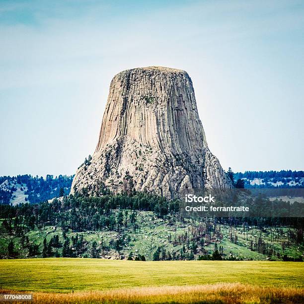 Devils Tower Wyoming - Fotografie stock e altre immagini di Ambientazione esterna - Ambientazione esterna, Bizzarro, Devils Tower National Monument