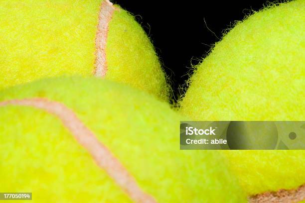 Photo libre de droit de Balles De Tennis banque d'images et plus d'images libres de droit de Balle de tennis - Balle de tennis, Balle ou ballon, Fond noir