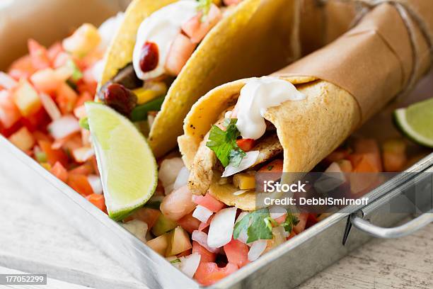Tacos - Fotografias de stock e mais imagens de Papel - Papel, Taco, Embrulhado