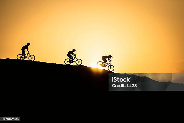 Photo libre de droit de Silhouette De Vtt banque d'images et plus d'images libres de droit de Exercice physique - Exercice physique, Faire du vélo, Horizontal