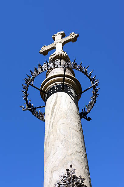 istock Florence, Column of Saint Zenobius 177056157