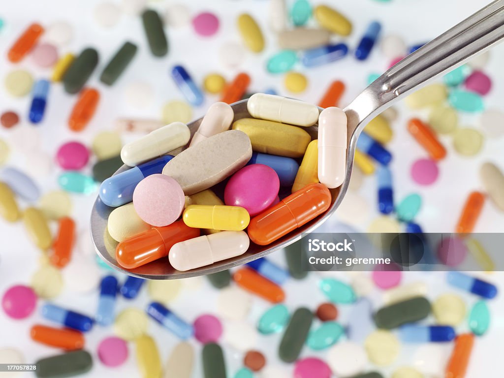 Tabletten auf Löffel - Lizenzfrei Ansicht aus erhöhter Perspektive Stock-Foto