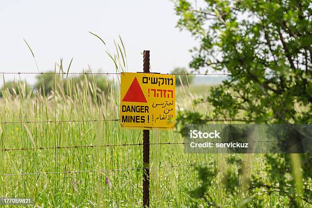 Photo libre de droit de Champ De Mines Les Conséquences De Arab Guerre Israélo banque d'images et plus d'images libres de droit de Métier de l'armée