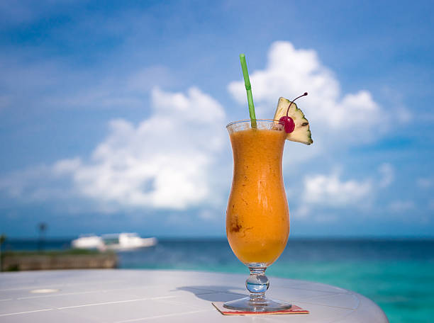 istock cocktail on the beach 177078803