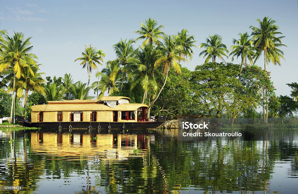 Dom na wodzie w Kerali Kerala - Zbiór zdjęć royalty-free (Dom na wodzie)