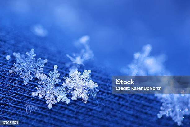 Snowflakes On Tejido Azul Foto de stock y más banco de imágenes de Azul - Azul, Copo de nieve, Detalle de primer plano