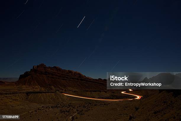 San Rafael Swell I I70 - zdjęcia stockowe i więcej obrazów Długie naświetlanie - Długie naświetlanie, Ruch uliczny, Ślad gwiazdy