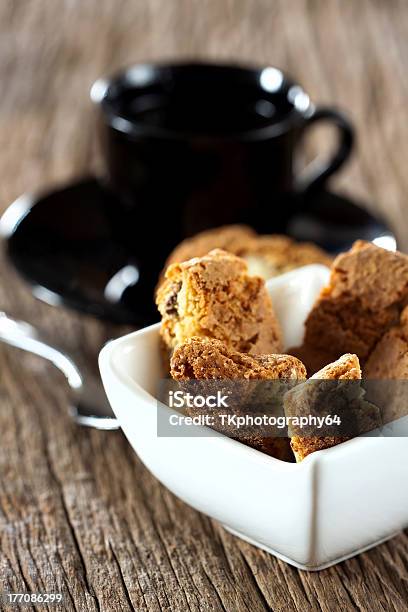 Cantuccini Biscoitos Na Tigela - Fotografias de stock e mais imagens de Amêndoa - Amêndoa, Biscoitos, Bolacha