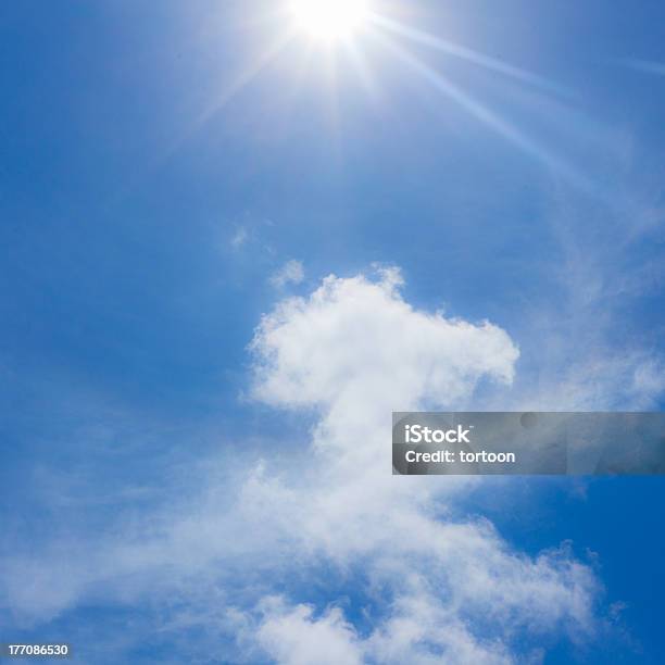 Céu Azul Com Nuvens - Fotografias de stock e mais imagens de Aberto - Aberto, Ao Ar Livre, Azul