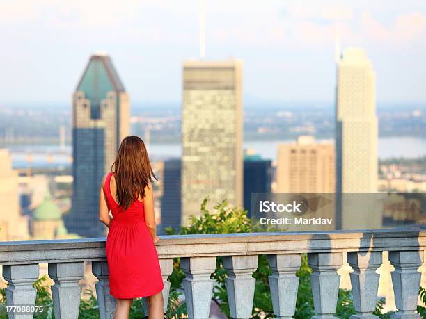 Mulher De Cidade De Montreal - Fotografias de stock e mais imagens de Montreal - Montreal, Cidade Pequena, Parque público