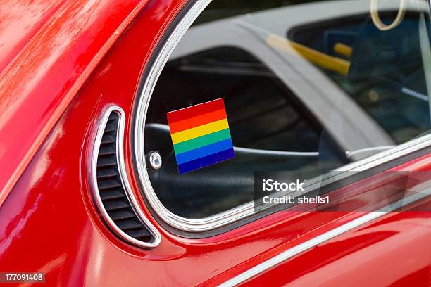 Escarabajo Feliz Foto de stock y más banco de imágenes de Coche - Coche, Derechos LGBTQI, Bandera del arco iris