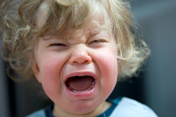 chorando criança - tantrum toddler child crying - fotografias e filmes do acervo