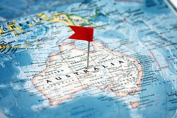 bandera señalando australia - australia map fotografías e imágenes de stock